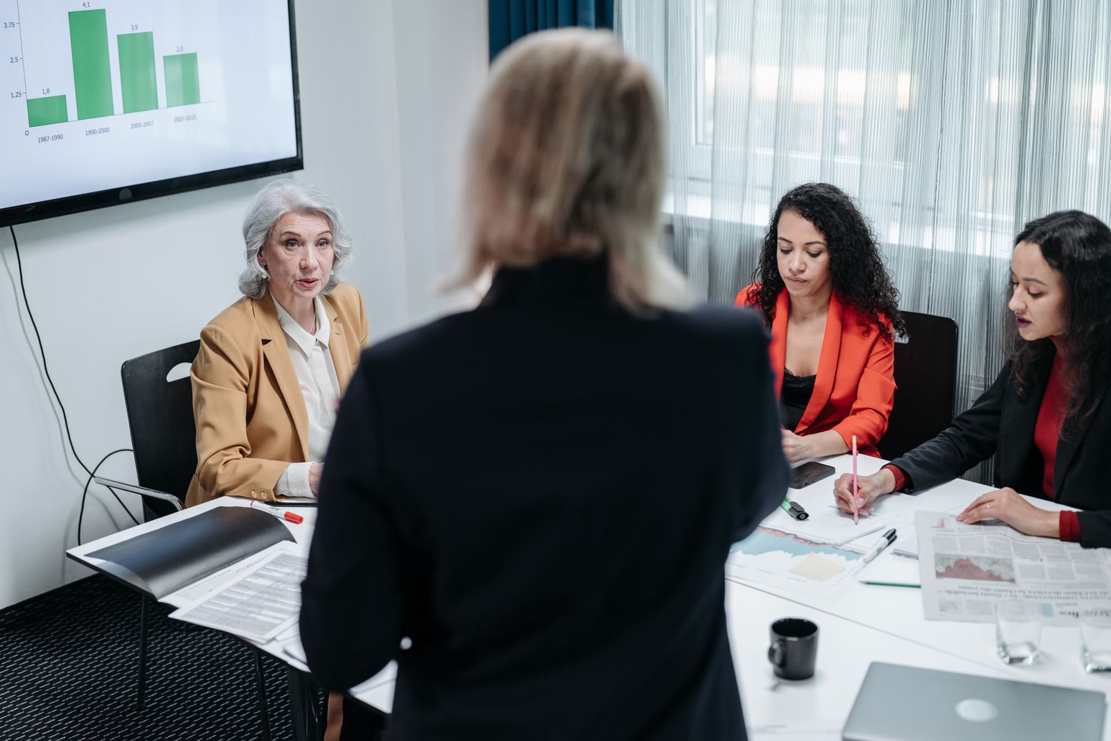 Colegas de trabalho em discussão de projeto